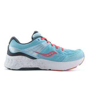Saucony Munchen 4S Dames Blauwe Hardlooptrainers - een dynamische mix van stijl en prestaties om je hardlooptocht te verbeteren. Deze sportschoenen zijn ontworpen met een focus op comfort, ondersteuning en een strakke blauwe kleurstelling om je loopjes niet alleen efficiënt maar ook stijlvol te maken.

Belangrijkste kenmerken:

 Superieur comfort:  De Saucony Munchen 4S sportschoenen zijn ontworpen met geavanceerde dempingstechnologie voor uitzonderlijk comfort en ondersteuning tijdens het hardlopen. Zeg maar dag tegen ongemak en vermoeidheid, zodat je vol vertrouwen je grenzen kunt verleggen.

 Ademend bovenwerk van mesh:  Met een ademend bovenwerk van mesh bevorderen deze sportschoenen een optimale luchtstroom, zodat je voeten koel en droog blijven, zelfs tijdens intensieve trainingen. Dit ontwerp helpt vochtophoping en mogelijke blaren te voorkomen.

 Responsieve demping:  De responsieve dempingstechnologie van Saucony zorgt voor een perfecte balans tussen zachtheid en stabiliteit onder de voeten, zodat je bij elke stap soepel en comfortabel loopt.

 Lichtgewicht ontwerp:  Deze sportschoenen zijn ontworpen om lichtgewicht te zijn, zodat je natuurlijk en onbelemmerd kunt bewegen. Je ervaart behendigheid en snelheid zonder dat je je bezwaard voelt.

 Gestroomlijnd blauw ontwerp:  De trainers hebben een stijlvolle blauwe kleur die een vleugje elegantie en levendigheid toevoegt aan je hardloopkleding, zodat je opvalt tijdens het hardlopen.

 Veilige pasvorm:  Uitgerust met een veilig vetersysteem en een gewatteerde kraag, zorgen deze sportschoenen voor een goede en comfortabele pasvorm. Dit vermindert het risico op blaren en ongemak tijdens het hardlopen.