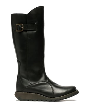 Las botas altas de cuero con cremallera Mol 2 para mujer de Fly London de la línea Sminx ofrecen un diseño elegante y de caña alta con una funcionalidad práctica. Fabricadas con parte superior de cuero de primera calidad y con un tacón de cuña bajo de 3,5 cm, estas botas combinan comodidad y elegancia. La cremallera interior garantiza un uso fácil, mientras que un detalle de hebilla en la silueta exterior añade un toque elegante. El logotipo de Fly London en relieve se encuentra hacia la parte posterior del talón. Con un forro de microfibra, plantilla y una suela de goma TR texturizada para mayor tracción, estas botas son perfectas para usar durante todo el día. Parte superior: Cuero, Forro: Microfibra, Plantilla: Microfibra, Suela: Goma TR, Altura del tacón: 3,5 cm.
