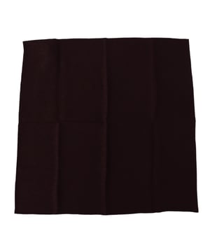 100% Seidenmaterial.
  Braune Farbe.
  Details zum Dolce & Gabbana-Logo.
  Hergestellt in Italien.
  Grosse: 50 cm x 50 cm.
  Kommt mit Tags.