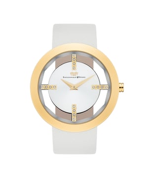 This striking women's watch from Rhodenwald & Sons masters the game with the fascinating skeleton look: between the bezel and dial shimmers the wrist of the wearer under the faceted glass. Four distinctive line indices, decorated with crystals from Swarovski®, connect the gilded bezel to the dial, the sunray effect of which makes the light gently changing. The high-quality IP coating gives the stainless steel housing maximum durability. The leather bracelet, which is coordinated and painted on the dial, completes the noble look and guarantees the highest comfort.