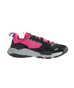 What do you get when handcrafted comfort meets high-tech innovation? The Jordan Delta SP combines plush support with responsive cushioning to give you the best of both worlds. The shoe’s glove-like fit gets better with each wear, forming a unique fit for your feet, while React foam gives you an ultra-soft feel underfoot. The lightweight material on the upper adapts to your every step, making this style an everyday staple. The entire package is reinforced with fully transparent, flexible TPU overlays across the silhouette.