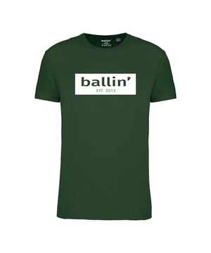 Camiseta de hombre de la marca Ballin Est. 2013. Las camisetas de Ballin Est. 2013 están hechas de algodón 100% orgánico, y tienen un corte regular. El suave algodón proporciona una gran comodidad.  Nombre del modelo: Cut Out Logo ShirtCategoría: camiseta de hombreMateriales: algodón orgánicoColor: verde jade