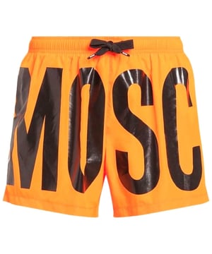 Moschino oranje zwemshort, elastische tailleband, trekkoorden, logo all-over print, 100% polyester, gemaakt in China, groot merklogo rondom, merklogo, oranje zwemkleding