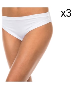 Pack-3 de braguitas Janira color blanco.
Talle medio.
Cinturilla elástica a tono.
Detalle de la marca estampado en el lateral superior.
Intimo Janira garantiza la máxima comodidad y calidad de sus prendas escogiendo los mejores tejidos y ofreciendo los diseños que mejor se adaptan al estilo de cada mujer y a las necesidades de cada momento.
Forro interior a tono.
Costuras vistas a tono.

Composición:
- 93% Algodón.
- 7% Elastano.

Cuidados:
- Lavar a temperatura máx.30º.
- No usar lejía.
- No usar secadora.
- No planchar.
- No lavar en seco.