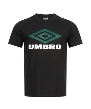 Introducing the must-have classic from the renowned Umbro brand, the Large Logo T-shirt. This t-shirt is a wardrobe essential that combines comfort and style effortlessly. With its simple yet tailored cut, it is designed with the male figure in mind, ensuring a flattering fit.

Crafted from 100% cotton, this t-shirt offers a soft and gentle feel against the skin. The fabric's high-quality construction guarantees both durability and breathability, allowing for optimal airflow and ventilation, especially on warm days. You'll appreciate the comfort and coolness it provides, keeping you feeling fresh throughout the day.

The t-shirt features a sleek, solid color, providing a versatile option that can be easily paired with a variety of outfits. To add a touch of branding, a prominent and eye-catching Umbro logo adorns the chest, showcasing your affinity for quality and style.

Perfect for casual occasions and everyday wear, the Umbro Large Logo T-shirt is a reliable choice that effortlessly combines comfort and fashion. Its superior fabric, impeccable fit, and attention-grabbing logo make it an essential addition to your wardrobe.