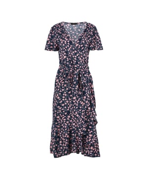 Este vestido midi veraniego de viscosa está confeccionado en tejido con estampado animal.  Tiene escote en pico y mangas cortas con volantes. Se abrocha en la cintura con lazos del mismo tejido. En el bajo lleva un volante de 26 cm. La prenda es de largo midi.