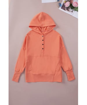 Stylischer und funktioneller Henley-Hoodie mit Fledermausärmeln und Taschen  
  Einzigartige und trendige Fledermausärmel  
  Kapuze für zusätzliche Wärme und Schutz  
  Praktische Vorderentasche für kleine Utensilien  
  Aus hochwertigen Materialien gefertigt  
  Bequem und langlebig  
  Vielseitige und modische Wahl