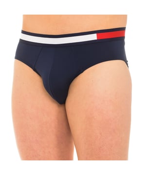 Tommy Hilfiger onderbroek.
 Navy kleur
 Elastische rubberen tailleband.
 Comfortabele en ademende stof.
 Anatomische voorkant, met de mogelijkheid om vast te houden zonder aan te trekken.
 Bijpassende zichtbare naden.

 Samenstelling:
 - 91% Polyamide- 9% Elastaan.

 Wasvoorschriften:
 -Wassen op max. 40 ° C.
 -Geen bleekmiddel gebruiken.
 -Mag chemisch gereinigd worden.
 -Mag in de droger.
 -Strijken op max. 130 ° C.
 Samenstelling: 91% Polyimide, 9% Elastaan
 Onderhoud:
Wassen op max. temperatuur 40ºC.
 -Geen bleekmiddel gebruiken.
 -Ondersteunt chemisch reinigen.
 -Mag in de droger.
 -Strijken op max. temperatuur. 130ºC.