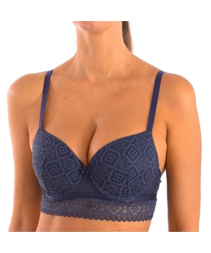 Sujetador Amaya mujer Selene.
Color Azul marino

Sujetador de encaje con aros y push up.
Una prenda cómoda y femenina ideal para el día a día de la mujer.

Composición:  48% Poliamida, 41% Poliamida, 9% Elastán

Lavar a mano. 
Temp. máxima 30º.
No planchar. 
No usar lejía.
No usar secadora.
No lavar en seco.