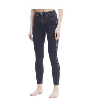 Jeans Calvin Klein High Rise Super Skinny Ankle Damen Schwarz Jeans. Authentische Bekleidung aus der Stadt von der Marke Calvin Klein - Streetwear/Sportswear Design von Calvin Klein - Calvin Klein für Damen, perfekt für den Alltag - Die schwarzen Calvin Klein Jeans lassen sich perfekt mit dem Rest Ihrer Garderobe kombinieren - komfortabler Denim-Stoff - klassisch - High Rise Super Skinny Ankle -