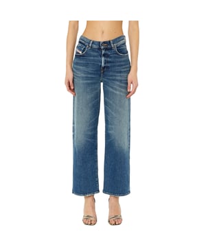 DIESEL Womens Denim Jeans
Style Name: 2000
Style Code:A03628-007L1
Made in Tunisia
79% Cotton, 20% Polyester & 1% Elastane
Diesel Industry Denim Division
5-Pocket Design
Zip Fly with Button Closure
Regular Fit
Flare Leg
Mid Waist
Machine Washable