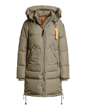 Dit dijlange gewatteerde jack in een slanke pasvorm biedt een flatterend silhouet en een goede bescherming tegen weer en wind. De praktische tweewegritssluiting en zijsplitten met rits- en drukknoopsluiting in de zoom zorgen voor bewegingsvrijheid, terwijl het verstelbare trekkoord bij de capuchon en zoom voor individueel comfort zorgt. Elastische ribgebreide boorden aan de uiteinden van de mouwen houden de kou buiten, net als de opstaande kraag en de hoogsluitende capuchon. Twee zijzakken met drukknopen bieden ruimte voor de belangrijkste spullen. Dit jack is waterafstotend en winddicht en is de perfecte metgezel voor stijlvolle, functionele outfits. Een labelpatch op de mouw rondt het ontwerp af.
