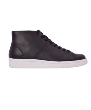Fred Perry B1907 102 - B721 X George Cox Money Mid Herren Turnschuhe. Fred Perry Schwarze Turnschuhe. Stil: B1907 102. 100% Leder. Turnschuhe mit Schnürverschluss. Branded Abzeichen auf der Seite des Schuhs