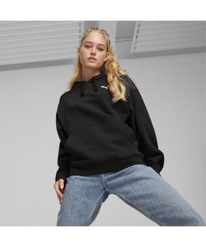 PRODUCT STORY: We've taken our Classics and updated it for HER. This relaxed-fitting hoodie is cut for the woman on the go and is built with a comfortable French terry fabric to handle the season. FEATURES & BENEFITS: Made with at least 20% recycled materials. DETAILS: Comfort fit; 330 gsm, French Terry; Hood; Long sleeves; Kangaroo pocket; Regular length.