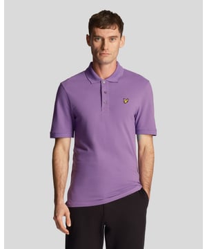 Alreeds perfect, het Lyle & Scott Plain Polo Shirt is gemaakt van de ideale katoenmix voor ultiem comfort en een regular fit snit. - Card Purple - 97% BCI katoen, 3% elastaan - 3-knopen sluiting - Ribgebreide kraag en manchetten - Piqué stretch stof - 200 gsm stof