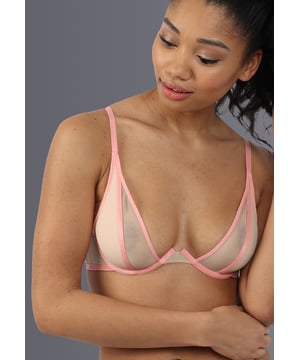 -Zacht gaas met delicate elastieken -Diep decolleté, push-up-effect aan zijkant en ultra-zacht -Zijvullingen voor een mild push-up-effect -Valt goed op maat