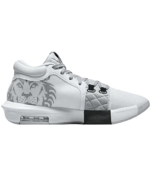 Obermaterial aus Textil und anderen Materialien, Textilfutter und Sohle aus anderen Materialien., Nike White Activewear, Basketballtrainer, Obermaterial mit Mesh-Einsatzen fur Atmungsaktivitat, Schnurverschluss, Markenlogo seitlich und vorne am Schuh, Nike Lebron Witness VIII Sneaker