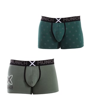 Pack-2 Bóxers de la marca Munich.
Cinturilla de goma elástica, con el nombre de la firma bordado. 
Tejido cómodo y transpirable.
Frontal anatómico, con capacidad de sujetar sin apretar.
Costuras vistas a tono.

 Composición: 95% Algodón, 5% Elastáno
 Cuidados:
Lavar a máquina a máximo 30º
No usar lejía
No lavar en seco.
No permite plancha ni secadora.