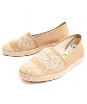 Hechas en España. Alpargata cómoda para mujer. Fabricada en los mejores materiales. Suela antideslizante. Cosido reforzado. Plantilla acolchada. Baja huella de carbono.