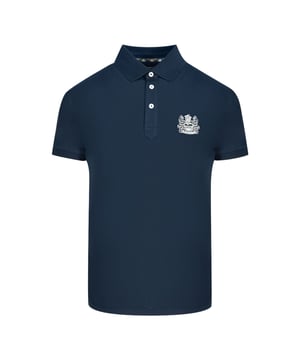 Aquascutum Aldis marineblauw poloshirt. Aquascutum marineblauw poloshirt. Merk Aldis-logo op de linkerborst, korte mouwen, Britse vlagbadge op de linkerschouder. Kenmerkende merkruit op de achterkant van de kraag, stretchpasvorm 96% katoen 4% elastaan. Normale pasvorm, valt normaal qua maat. Stijlcode: QMP050 85
