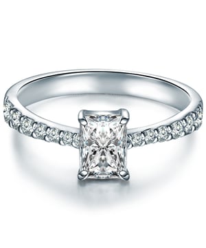 How about a solitary ring as a engagement ring? The origins of this classic go back to the noble jeweler Tiffany, who designed a narrow ring with a diamond in a recording in the 19th century. In this way, light rays can also fall into the stone and spark a special sparkle. With modern engagement rings, it no longer has to be a diamond: This creation of the 1934 manufactory in 1934 captivates with a large zirconia with a brilliant cut, flanked by a wreath of smaller jewelry stones. The ring rail made of 925 sterling silver is protected by rhodium line.