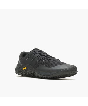 Trailrunning-Schuhe mit einem zu 100 % recycelten, atmungsaktiven Mesh-Obermaterial, Schnürsenkeln und Gurtband für umweltbewusste Leistung. Die Barefoot 2-Konstruktion sorgt dafür, dass sich der Fuß in einer natürlichen Position befindet, während die recycelte Vibram Ecostep-Laufsohle hervorragende Traktion bietet.