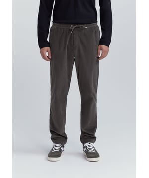 This khaki corduroy joggers have 2 side pockets, 1 welt pocket on the back, an elasticated waistband and drawstrings.