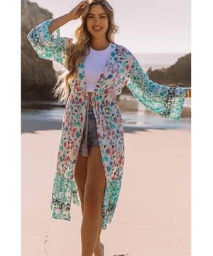 Kimono Floral de Manga Larga con Detalle de Borlas Multicolor  
  Diseñado para mujeres  
  Fabricado con materiales de calidad  
  Presenta un impresionante estampado floral  
  Mangas largas para mayor estilo  
  Detalle de corbata con borlas para un look inspirado en el bohemio  
  Pieza versátil para ocasiones casuales y formales  
  Añade un toque de color a tu guardarropa