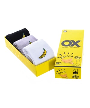 Geparfumeerde sokken OX met verschillende aroma's.
 Subtiele geur zonder overheersend te zijn en gaat 2 tot 4 wasbeurten mee.
 Het hoge katoengehalte van het product draagt bij aan het ademende vermogen en de vochtregulatie. Katoen staat bekend om zijn natuurlijke vezels die lucht doorlaten, waardoor de huid kan ademen en overtollig vocht kan absorberen. Hierdoor blijft de gebruiker droog en comfortabel, zelfs bij langdurig gebruik.
 Antidrukmanchet.
 Geborduurd detail op de voorkant en achterkant.
 Maat 36-41.
 Samenstelling: 80% Katoen, 15% Polyamide, 5% Elastaan
 Onderhoud:
Wassen op maximaal 40º.
 Niet strijken.
 Geen bleekmiddel gebruiken.
 Niet in de droger.
 Niet chemisch reinigen.