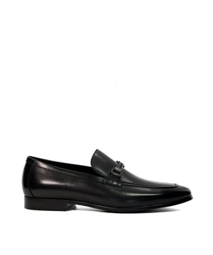 A contemporary take on a classic loafer, Scilly will complete your wardrobe. Expertly crafted from premium material, this timeless silhouette has been detailed with a traditional snaffle trim. Set on a veneer wooden sole, this sartorial style will partner perfectly with rolled-up chinos and relaxed chambray shirts.