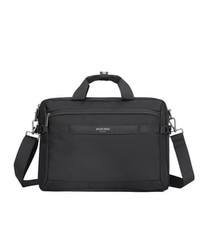 Bolso unisex. El cierre es con cremallera. Los bolsillos internos son bolsillos multifuncionales. Los bolsillos externos son dos delanteros con cremallera y uno trasero con cremallera. La bandolera es ajustable y extraíble en tejido. El asa es de tela. Hay tres compartimentos internos. El material exterior es poliéster. Internamente está forrado en poliéster. Medidas: 40,5x10x29 cm. Producto de moda