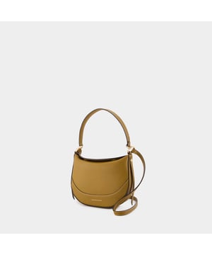 Ein Henkel. Über die Schulter getragen - ein Schulterriemen. Material: Glattes Kalbsleder und Nylon. Farben: BROWN - BRONZE. Glattes Kalbsleder und Nylon. Closure : magnetic closure on top.