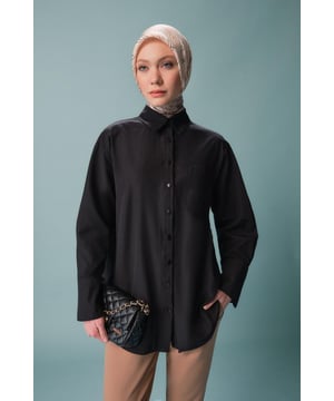 Armine staat bekend als een merk met elegante ontwerpen en hoogwaardig vakmanschap, en biedt exclusieve collecties die de unieke stijl van elke vrouw weerspiegelen. Door het combineren van verfijning en comfort zijn de producten van Armine ontworpen om te voldoen aan de behoeften van moderne vrouwen. Met premium stoffen en nauwkeurige stikdetails zorgen ze voor langdurig gebruik, terwijl een breed scala aan kleuren en modellen ze aanpasbaar maakt aan elke stijl. Door het samenvoegen van klassieke en moderne lijnen in de mode, biedt Armine opties om uw elegantie te versterken