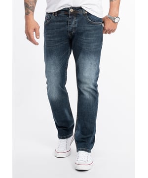 Ein Klassiker für Arbeitsalltag, Freizeit und Urlaub ist die Blue Jeans im Regular  Fit! Viele unserer hell- bis dunkelblauen Herren Jeans gefallen mit coolen Waschungen im Used-Look. Die lässig sitzenden Hosen verfügen über gerade geschnittene Beine, das typische 5-Pocket-Design und ein Rock-Creek Patch. Neben praktischen Bundschlaufen besitzen sie einen Verschluss mit Knöpfen oder Zipper. Unsere Herren Jeans bestehen zu 100% aus Baumwolle oder haben einen hohen BaumwollAnteil. Bei einigen Modellen sorgt ein Stretch-Anteil für die perfekte Passform.