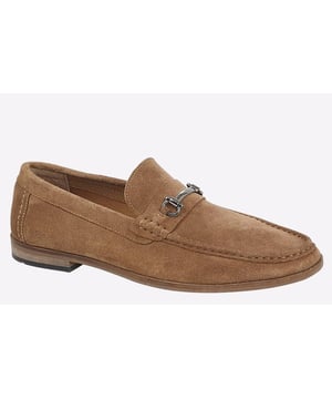 Elevate your wardrobe with these Roamers Ellsworth men's loafers, delivered in a premium suede leather upper, with intricate stitching throughout, and buckle detailing to the toe for increased visual appeal.
- Real Suede
- Comfortable textile lining
- Buckle detailing
- Intricate stitching throughout
- Tunit Sole