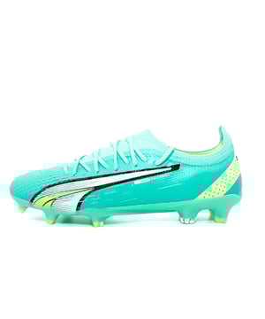 PRODUKTGESCHICHTE: ULTRA – Nicht einmal du wusstest, dass du so schnell sein kannst. Verwandle Sekunden in Rekorde mit dem ULTRA ULTIMATE Fußballschuh. Leichter bedeutet schneller, daher zählt das ULTRAWEAVE-Obermaterial jedes Gramm und jede Sekunde. Die doppeldichte SPEEDPLATE-Sohle ist inspiriert von PUMAs Laufbahn-Erbe (schnell), besteht aus hochleistungsfähigem PEBA-Material (leicht) und ist optimiert für direkte Geschwindigkeitsstabilität und Antrieb (klasse). Ultra-leicht. Ultra-schnell. ULTRA ULTIMATE. MERKMALE & VORTEILE: Recyclingmaterial: Das Obermaterial dieses Schuhs besteht zu mindestens 20 % aus recycelten Materialien als Schritt in eine bessere Zukunft. DETAILS: Minimales Gewicht für maximale Geschwindigkeit mit hochleistungsfähigem ULTRAWEAVE-Obermaterial; Überflüge deine Gegner mit der doppeldichten SPEEDPLATE-Sohle für Traction und Antrieb auf nächstem Level; PWRPRINT auf dem Obermaterial für Mikro-Stabilität und PWRTAPE an der Ferse für leichten Halt; Leichte, herausnehmbare Einlegesohle mit NanoGrip-Technologie verhindert, dass der Fuß im Schuh verrutscht; FG/AG: Sohle für feste und künstliche Böden.