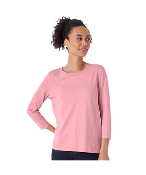 Let us present the perfect crew neck slub t-shirt. With roll cuffs and side split seam detail, this take the classic tee and makes it interesting. It'll be a seriously useful addition to your casual ensembles.