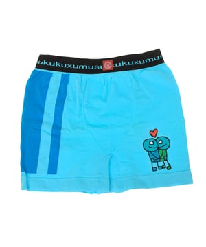 Boxer Kukuxumusu.
 Illustrations of the brand as decoration on the boxer briefs.
 It is a thin, elastic, soft, comfortable and fun boxer! An option to dress inside with a touch of good humor and infect yourself with it all day. The fabric adapts very well to the body so that when you wear it you don't even notice it. The rubber bands and thread with which it is made are ultra soft.
 Elastic waistband with the brand name printed consecutively.
 Matching seams.
 Composition: 85% Cotton, 9% Polyamide, 6% Elastane
 Care:
Care:
 - Machine wash maximum 30ºC.
 - Do not use bleach.
 - Iron at low temperature.
 - Do not use dryer.
 - Do not dry clean.