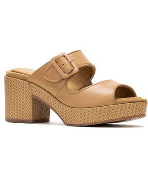 Stay comfy all day long in the Poppy Slide, with our Bounce footbed and soft microsuede lining you'll look great and stay comfy all summer long