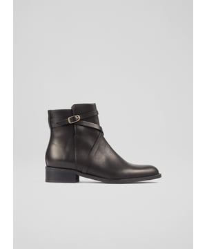 A classic flat boot with a country feel, our Anya boots are designed for casual days. Crafted in Italy from black calf leather, they have a round toe, crossover ankle straps, a gold-tone buckle, an inside zip and a chunky, flat heel and sole. Wear them as an alternative to a Chelsea boot with relaxed winter looks.