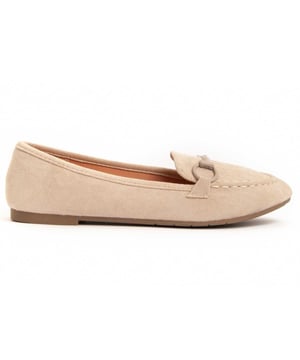 Casual ballerina voor dames. Comfortabele pasvorm. Gemaakt van veganistische materialen. Geproduceerd door andere merken voor ons merk.
