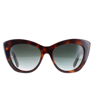 Las gafas de sol Salvatore Ferragamo SF1022S 214 gris tortuga degradado son unas finas monturas cat eye fabricadas en acetato ligero. El icónico logotipo de Salvatore Ferragamo está sutilmente grabado en las patillas, mostrando el toque característico de la marca.
