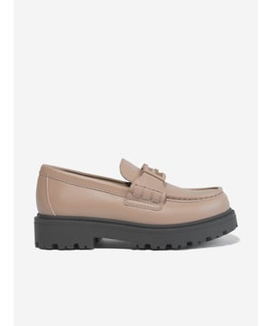 Fendi embody passion and Italian elegance in their beautiful aesthetics. These unisex beige loafers feature the iconic Baguette logo in a subtle tone-on-tone design. Crafted in Italy with premium materials, they will be obsessed with such high quality sophistication.  Exterior: 100% Calf leather Interior: 100% Calf leather Comes in gift box and luxury dust bag