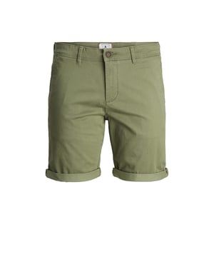 Schicke Chino-Shorts für Herren von der Marke JACK & JONES. Sehr angenehm zu tragen, bequem und sportlich geschnitten zugleich. Dank des schlichten Designs lässt sich diese Chinohose perfekt mit Ihrem Casual-Look kombinieren. Weiche, atmungsaktive Baumwolle und präzise Verarbeitung zeichnen die Mode der Marke JACK & JONES aus. JACK & JONES ist stolzes Mitglied der Better Cotton Initiative. Mit dem Kauf von Baumwollprodukten von JACK & JONES unterstützen Sie einen nachhaltigeren Baumwollanbau.