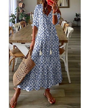 V-Ausschnitt Lässiges Maxikleid mit geometrischem Druck  
  Figurumschmeichelndes V-Ausschnitt-Design  
  Trendiger und moderner geometrischer Druck  
  Perfekt für lässige Anlässe  
  Bequem und stilvoll in maxi Länge  
  Aus hochwertigen Materialien gefertigt  
  Vielseitige und schicke Option für jedes Event