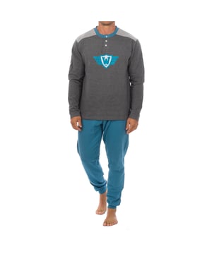 Kisses and Love long sleeve pajamas.
 Round neck with half button closure.
 Printed on the front.
 Comfortable and tight fabric.
 Seams seen in tone.
 Composition: 55% Cotton, 45% Polyester
 Care:
Wash at a maximum temperature of 30º.
 Do not use bleach.
 Do not use dryer.
 Do not iron.