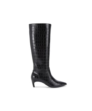 This Trace High Leg Boot features a black croc embossed upper with pointed toe. The heel is in a kitten style. Heel height: 5.5cm.