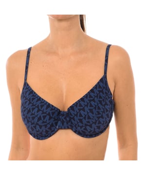 Das Michael Kors Bügel-Bikinioberteil ist perfekt und ultra-retro-schick mit einem Allover-Logo-Print, der ihm den unverwechselbaren Touch verleiht, den Sie in Ihrem Bikini brauchen.

 Bikini-BH.
 Elastische Seiten.
 Mit Ohrringen und Cups.
 Verstellbare dünne Träger für mehr Komfort.
 Häkchenverschluss.
 Nähte im Ton gesehen.
 Zusammensetzung: Außen: 85% Polyamid, 15% Elasthan; Futter: 92% Polyester, 8% Elasthan.
 Pflegehinweise:
Handwäsche mit kaltem Wasser.
 Neutrale Seife verwenden.
 Kein Bleichmittel verwenden.
 Ohne Zwirnen spülen.
 Nicht bügeln.