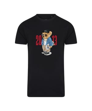 Camiseta de hombre de la marca Ballin Est. 2013. Estas camisetas de Ballin Est. 2013 están hechas de 100% algodón y tienen un corte regular. El suave algodón proporciona una gran comodidad.  Nombre del modelo: Skater Bear TeeCategoría: camiseta de hombreMateriales: algodónColor: negro