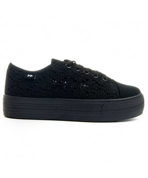 Zapatilla cómoda para mujeres. Ajuste confortable. Plantilla acolchada. Suela antideslizante. Costura reforzada. Fabricada por otras marcas para nuestra marca.